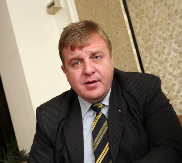 Каракачанов: Борисов даде кученце на Доган, а говори за нас!