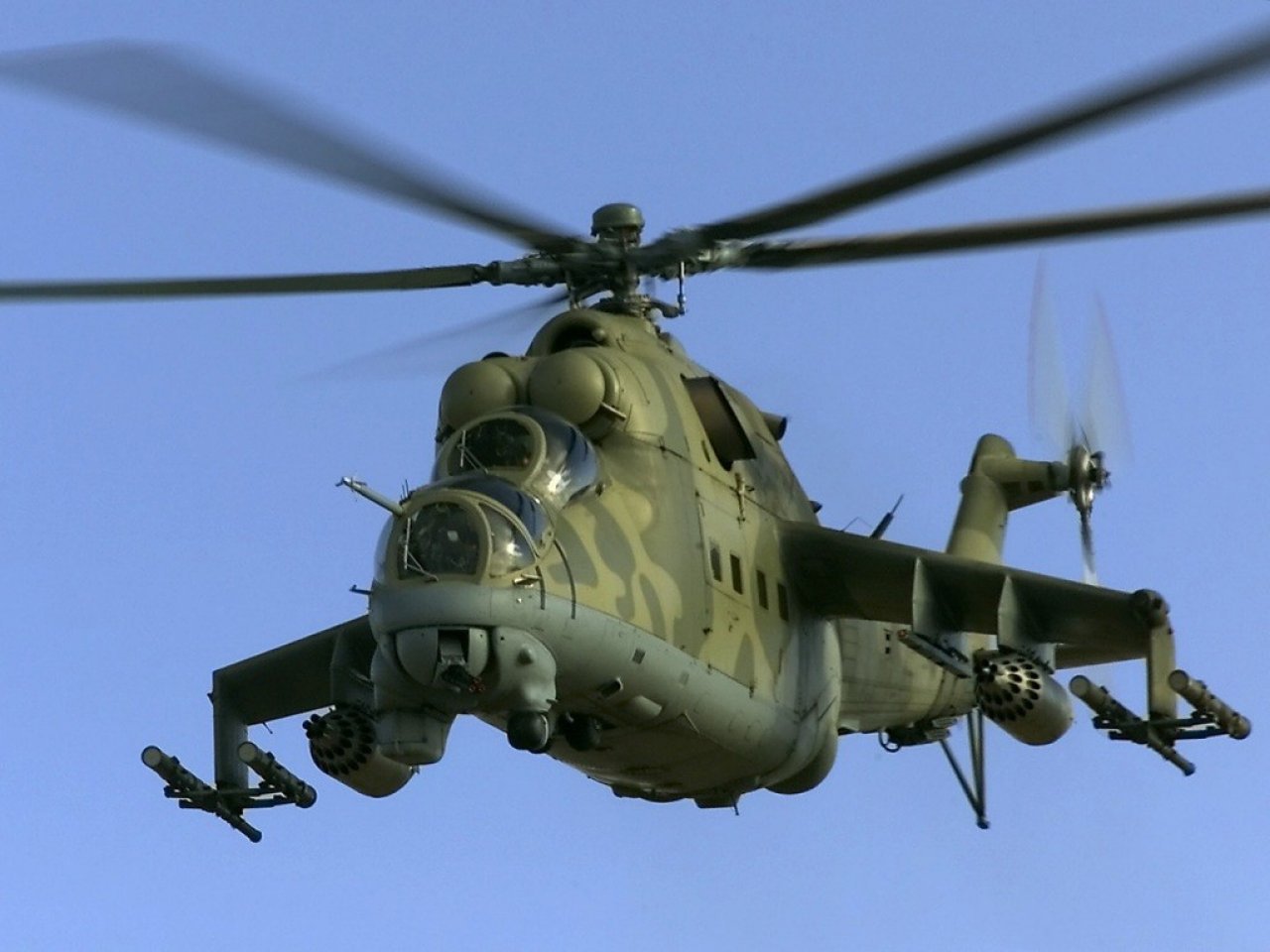 Мистерия: Военен хеликоптер хвърли варненци в смут