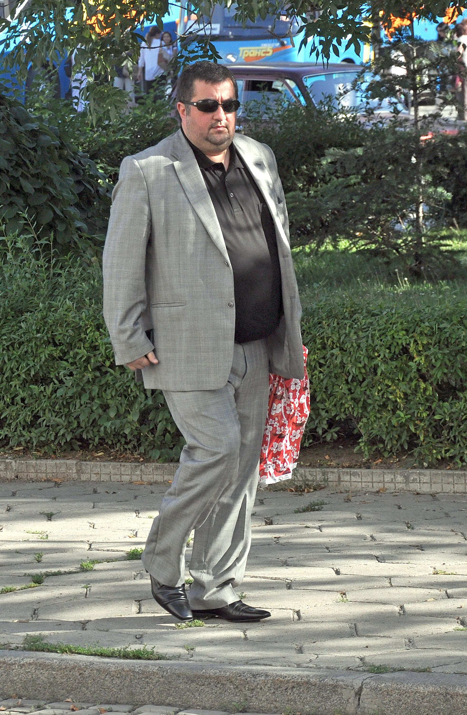 Кметът на Своге поръчал на Главата да подпали фамилна кола на областния управител Емил Иванов? 