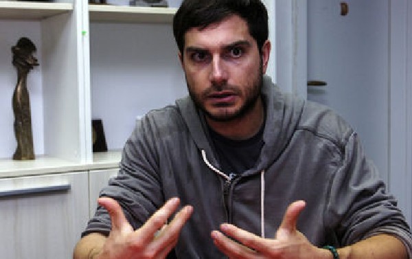 Маскирани в Крим опряха пистолет в главата на наш журналист и го обраха (ВИДЕО)