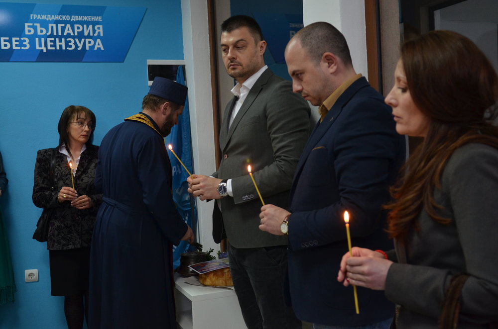Пожарникари спряха мераклии за среща с Бареков