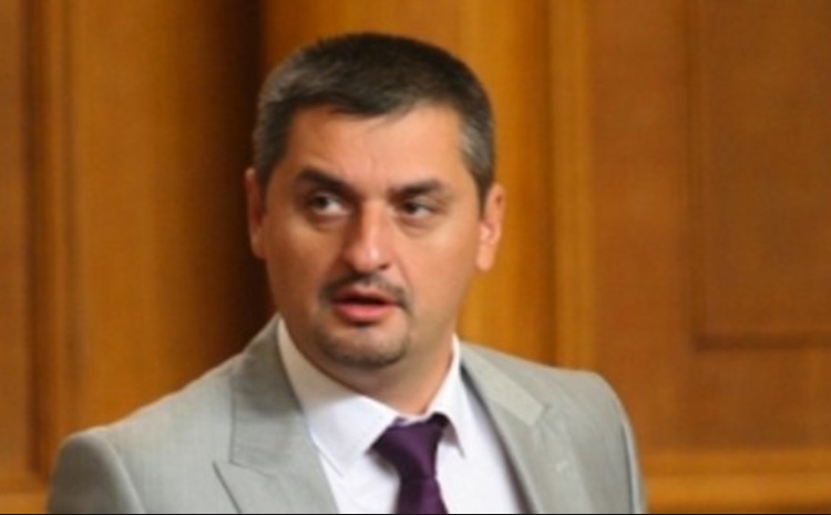 Кирил Добрев пита: Бодигард на Борисов ли е саботирал акцията в Лясковец?