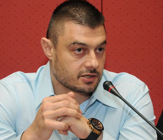 Бареков записа първа победа на избори