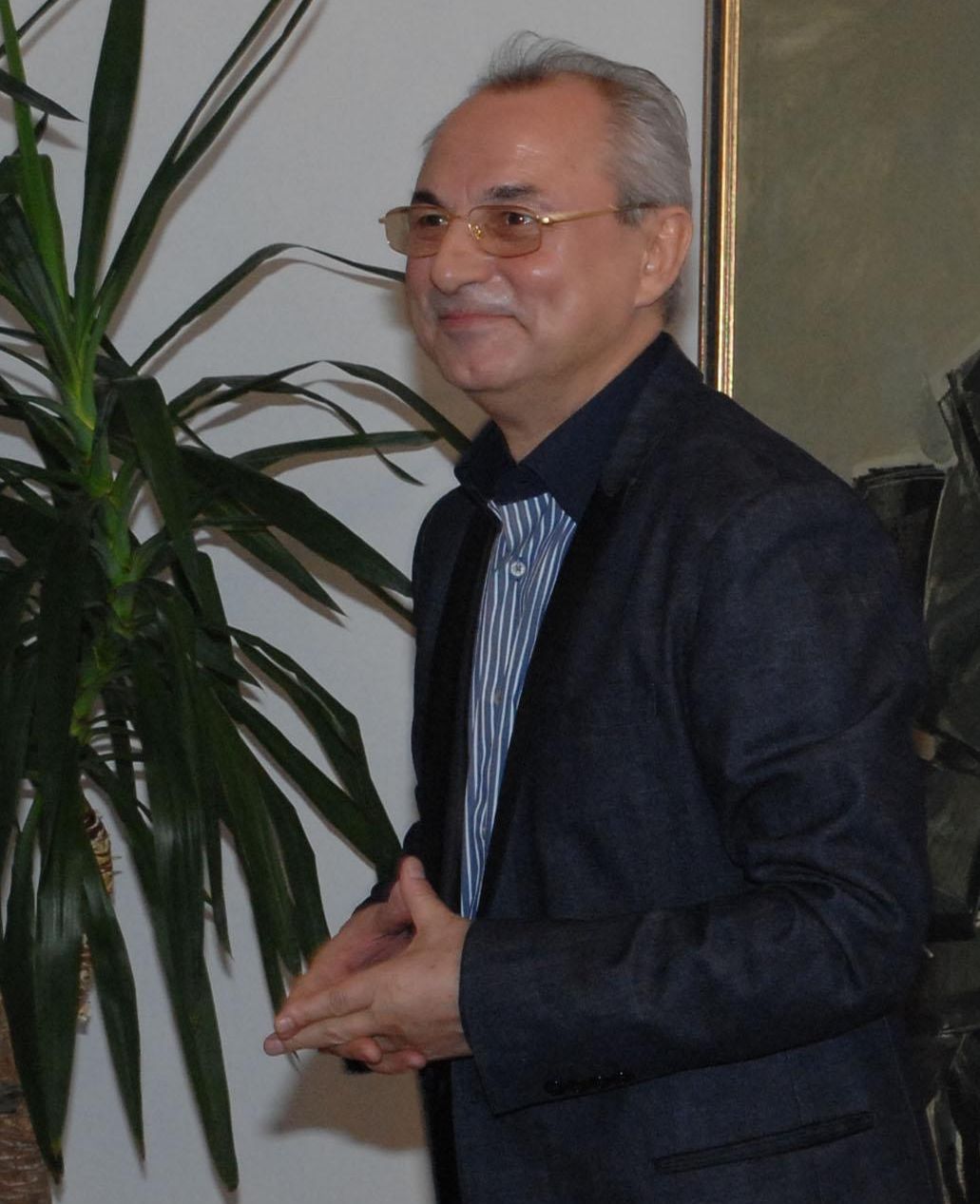 Телевизор като кино за рождения ден на Доган