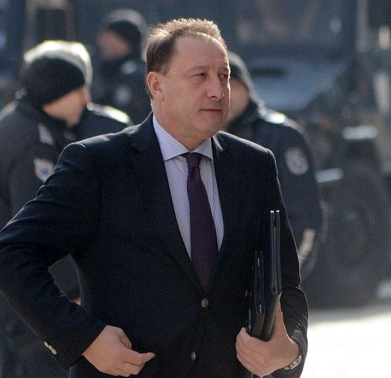 Ангел Найденов се подписа като съпруг на Мая Манолова под черна прокоба за Нинова