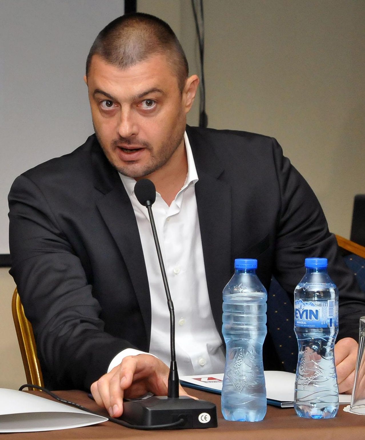 Бареков първо пред БЛИЦ: 8 депутати напускат ГЕРБ на 26 май