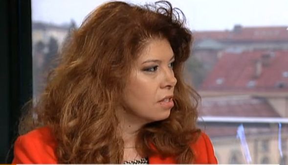 Илияна Йотова: Докладът за спиране на еврофондовете ни е дело на ЕНП