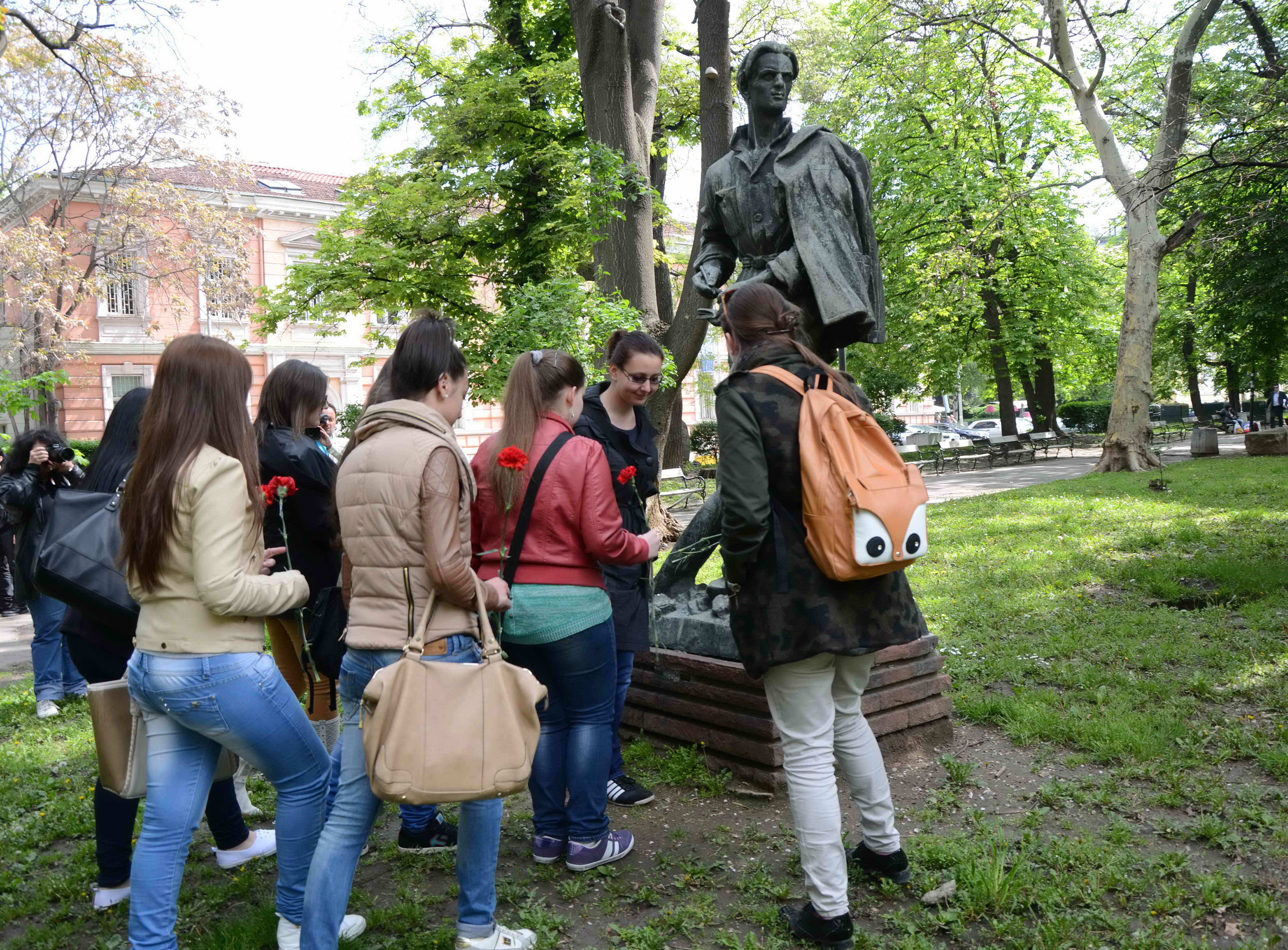 БСП връща Вапцаров в градинката на Художествената галерия (ГАЛЕРИЯ)