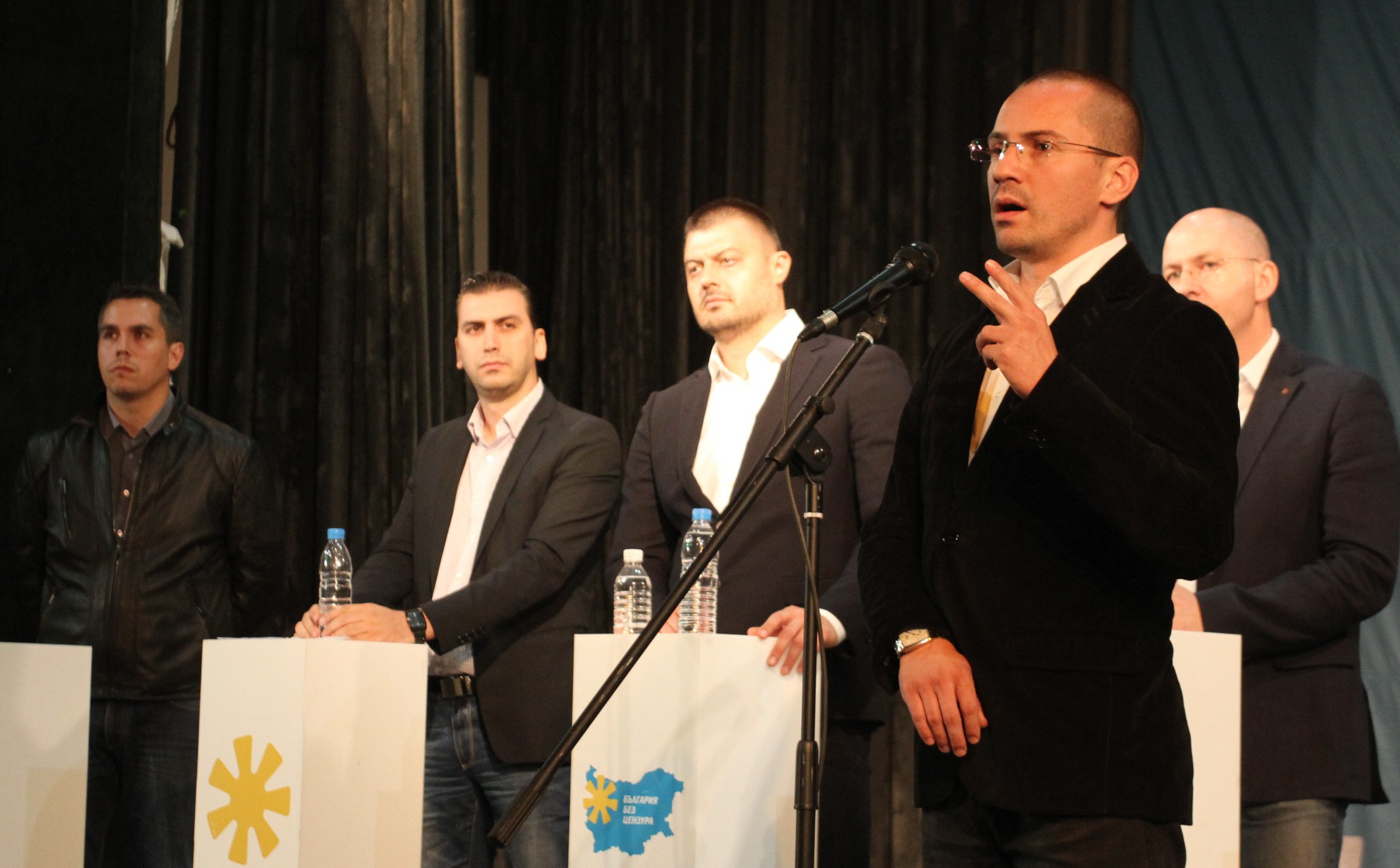 Ангел Джамбазки: Делят ни на русофили и русофоби, а трябва да сме българофили