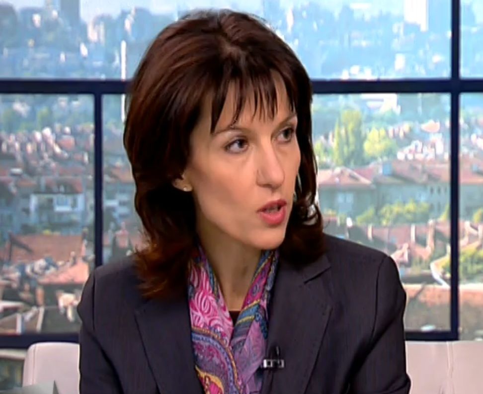 Шефката на ЦИК проговори от Азербайджан за напрежението, но мълчи за...