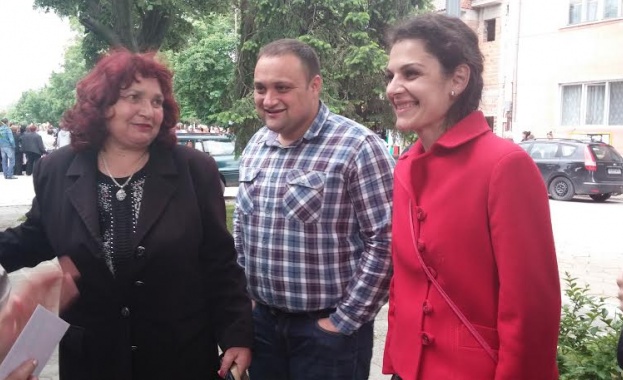Ия Петкова: Трябва да направим политиката прозрачна