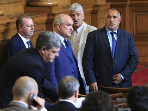 Точно в 10 часа: Парламентът се събира извънредно за вота на ГЕРБ