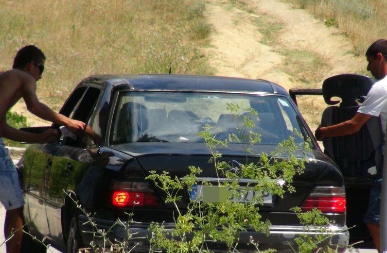 Мутри с Черен "Мерцедес" предлагат на роми в Благоевград по 30 лева на глас