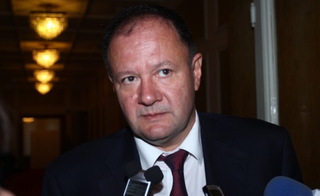 Миков се чуди: Защо хората не гласуват?