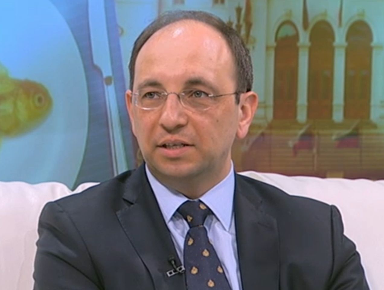 Николай Василев: България се спуска по пързалката на дефицитите и дълговете