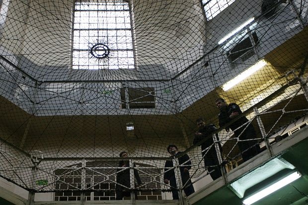 Осъдиха престъпник за бягство от затвора във Враца
