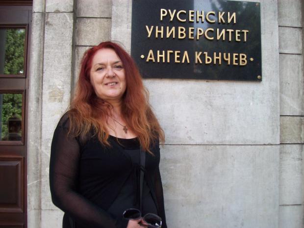 Най-възрастната студентка в Русе завърши с пълно шест