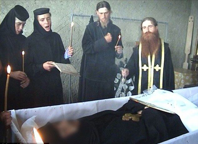 Свещеник разпна на кръст и уби млада монахиня при екзорсистки ритуал