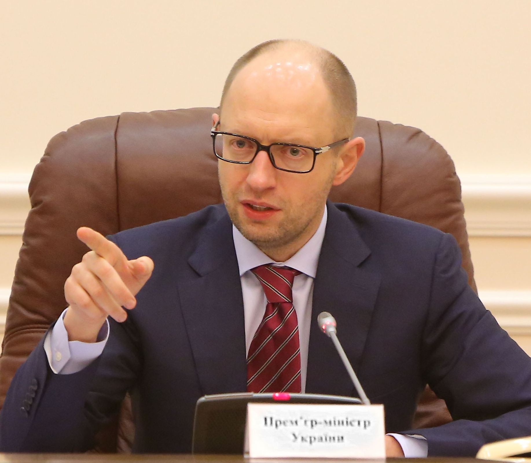 Премиерът на Украйна подаде оставка