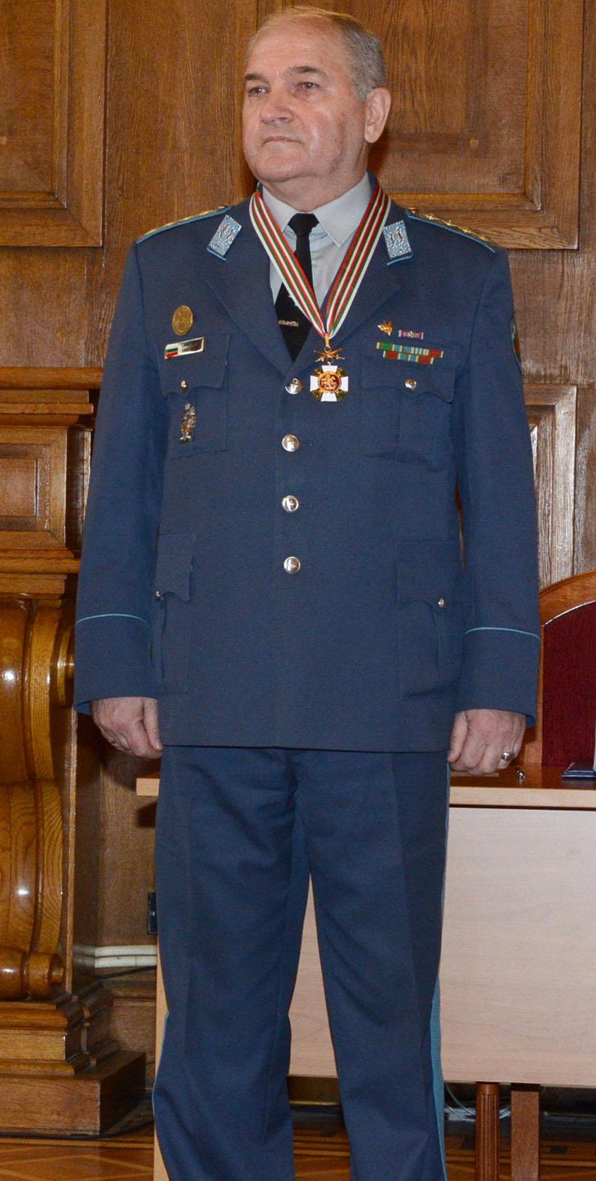 Бившият началник на отбраната ще води листа на ДПС