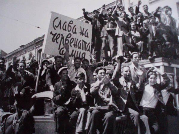 Преди 70 г. войските на 3-и Украински фронт окупират България
