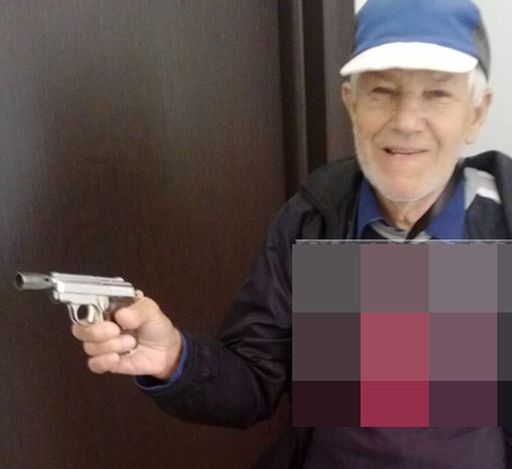 74-годишен Рамбо плаши крадла: Ще те гръмна, Маро, върни ми телефона!