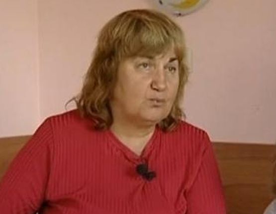 Близначките, родени от 52-годишна майка, станаха първокласници