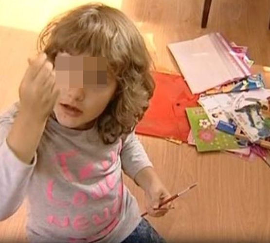 Близначките, родени от 52-годишна майка, станаха първокласници
