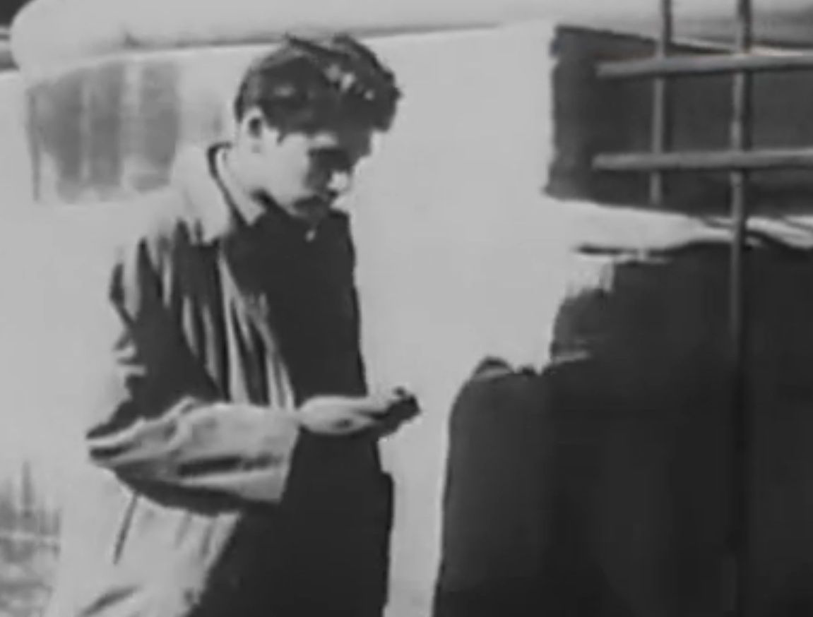 Загадъчно видео от 1947-а предсказало смартфоните и 3D-филмите