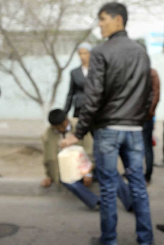 Пребиха мъж заради мобилен телефон
