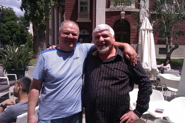 Шкумбата стяга юбилей - и в живота, и на сцената