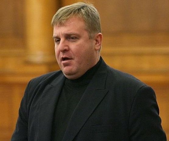 Каракачанов проговори за отношенията със Сидеров и разкри какво се е случило със самолета "Спартан"