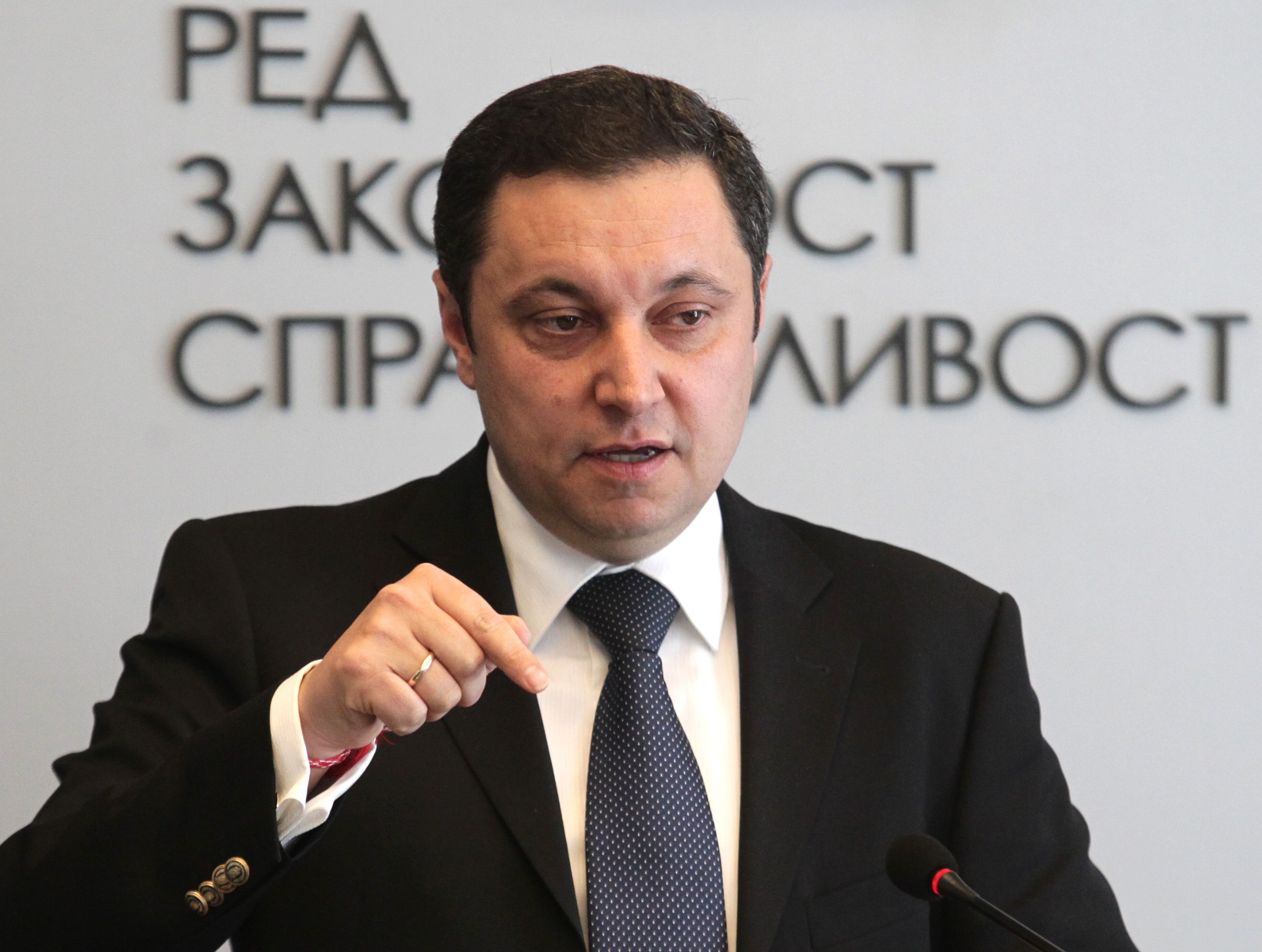 Семейството на Яне Янев изживя огромен кошмар заради пернишки автоджамбази
