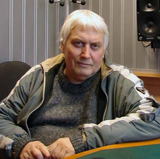 Първо в БЛИЦ: Трима пребиха писателя Владо Даверов след реч за "чудовището ДС"