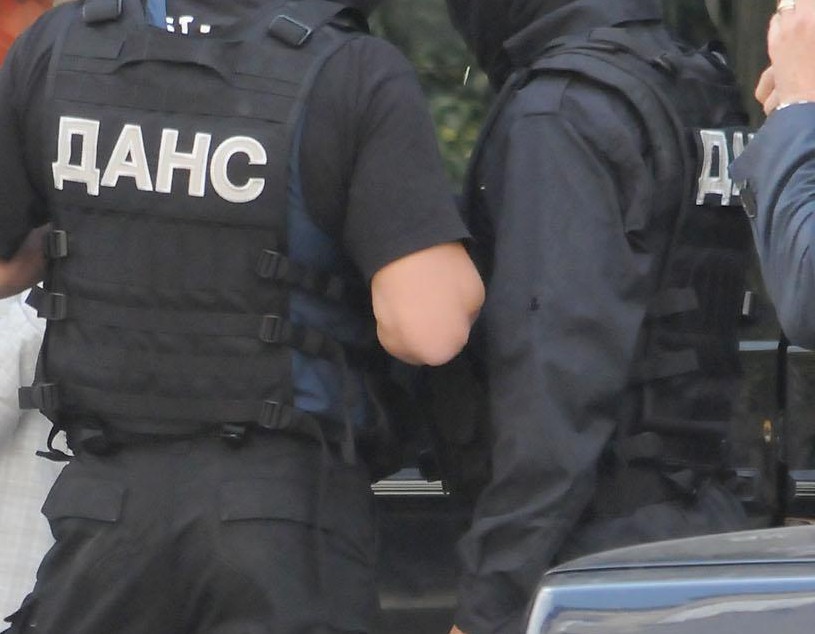 Ексклузивно в БЛИЦ: ДАНС нахлу във ДФ "Земеделие"-Варна и арестува Йорданка и Надя!