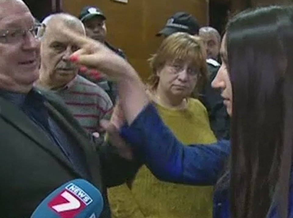 Уникално ВИДЕО: Свидетелка по делото "Паоло" посяга на адвокат, той отговаря със заплаха
