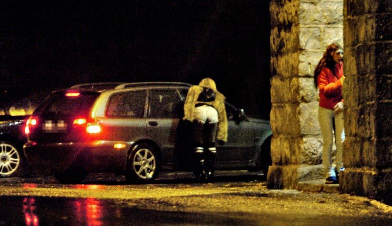 Секс услугите в Русия поскъпват, труженичките искат долари