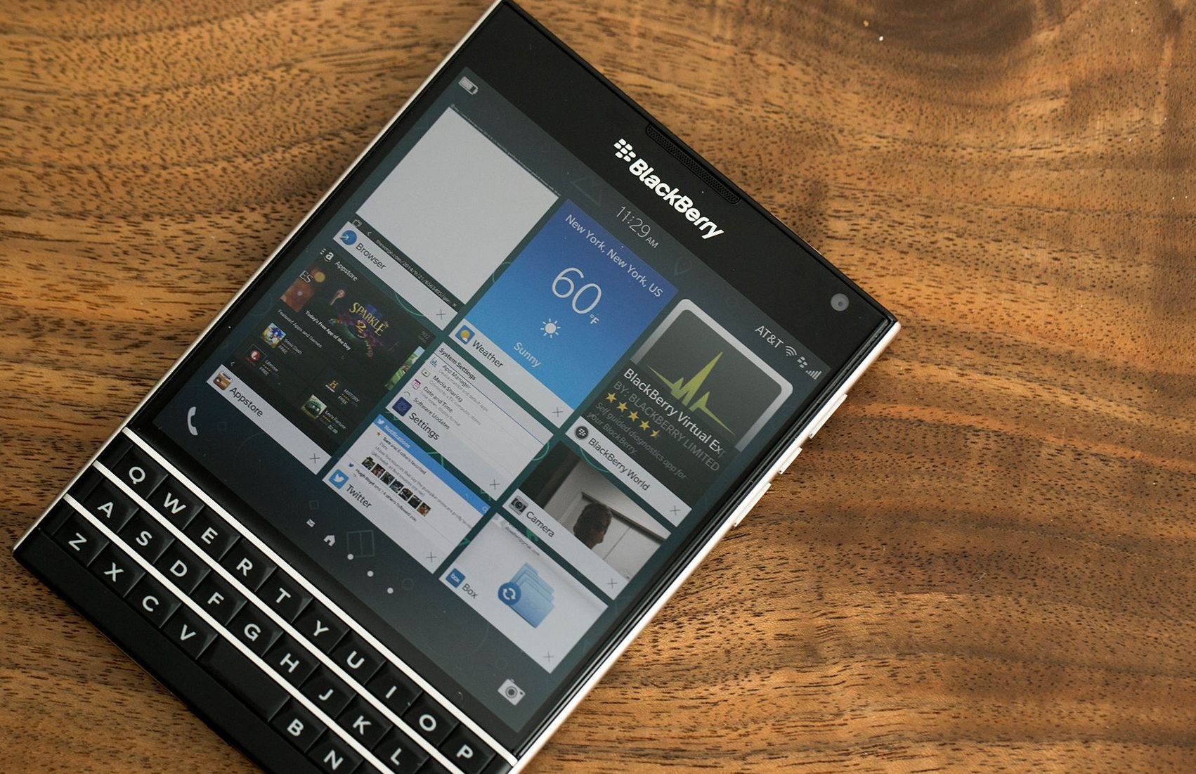 BlackBerry загърбва смартфоните