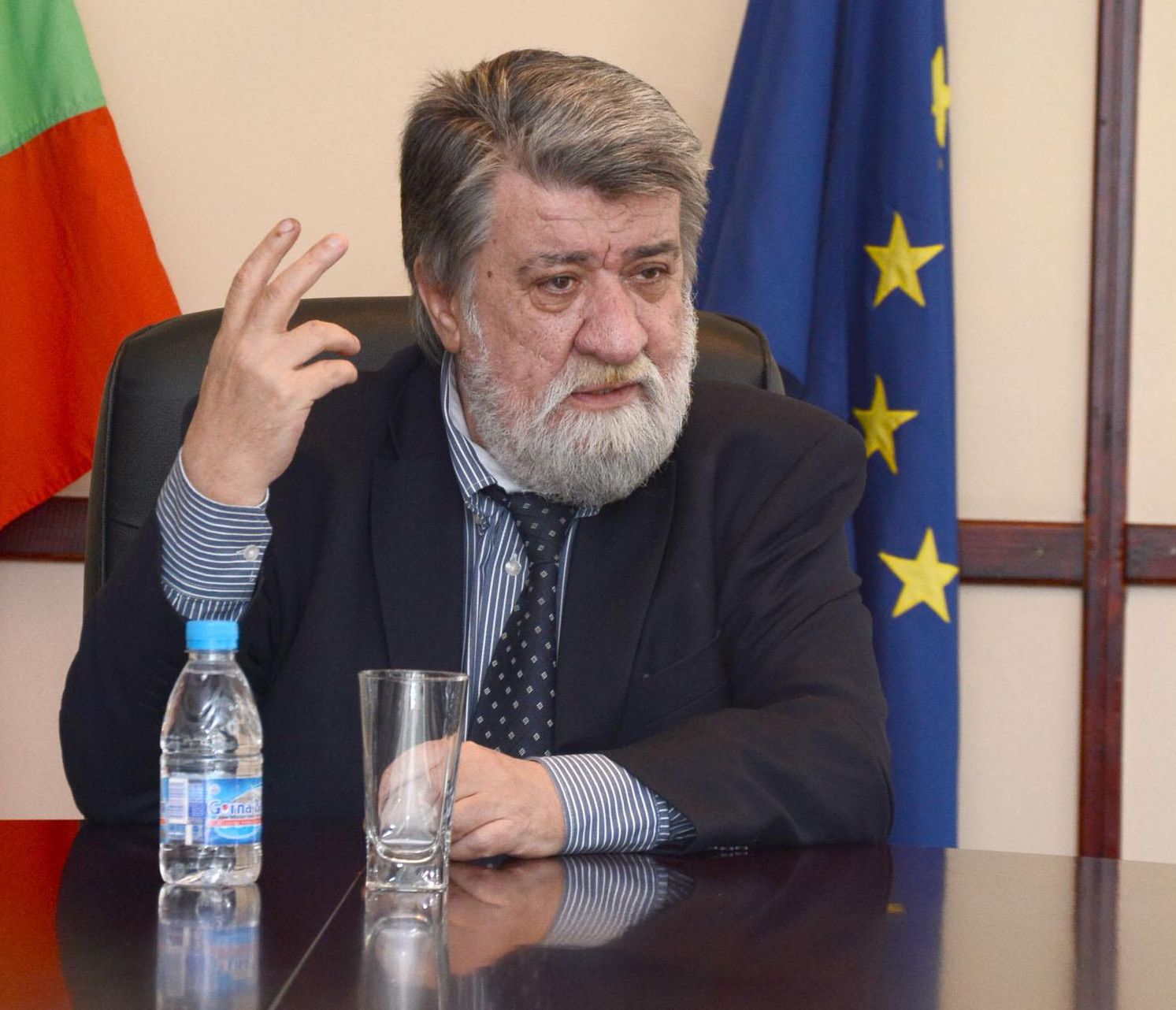 Вежди Рашидов: Зад професионалните протестъри са “честните” каолинови олигарси