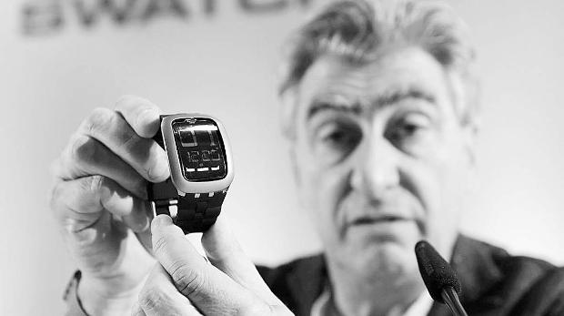 Swatch прави умен часовник за вечни времена