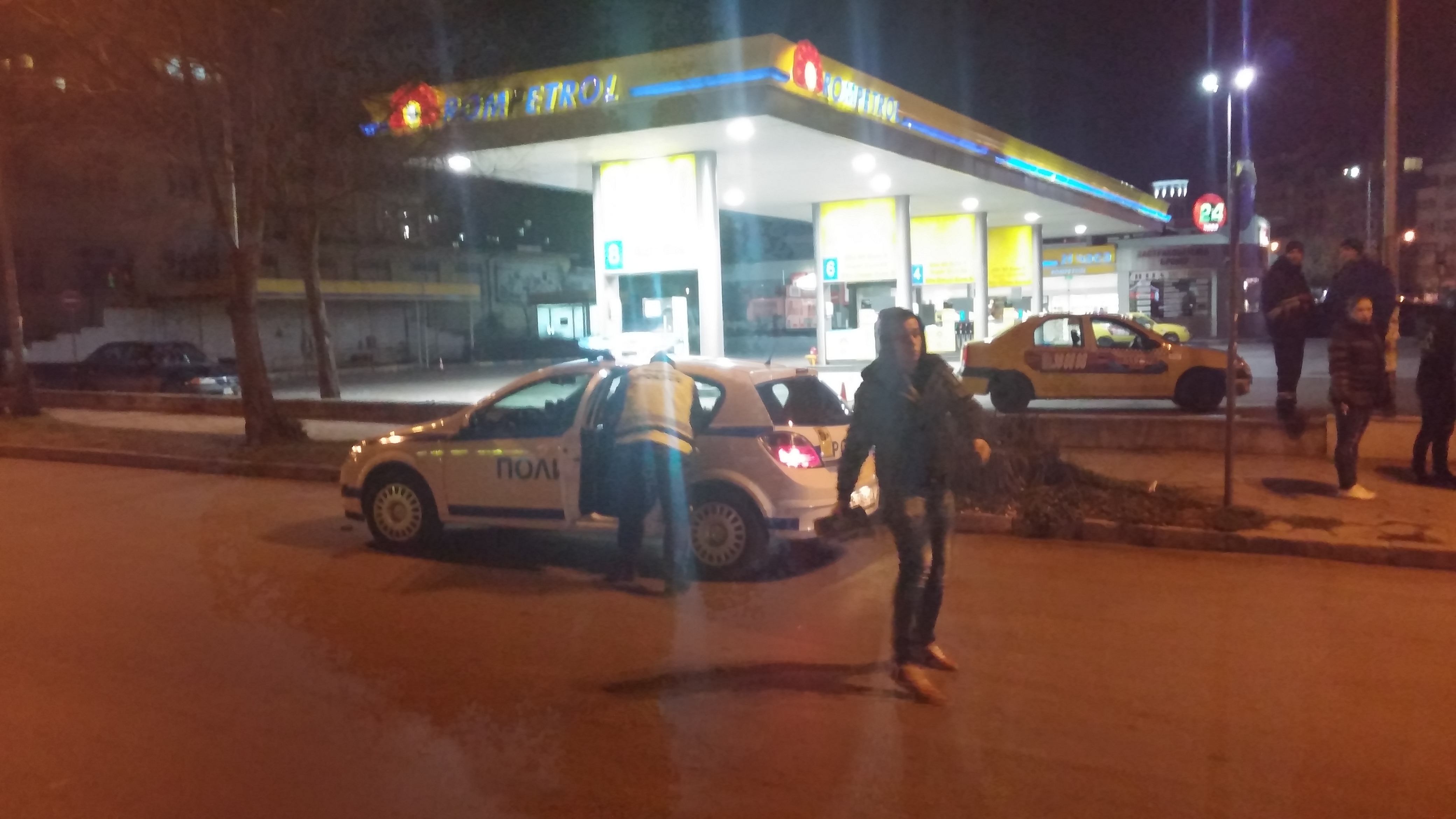 Първо в БЛИЦ: „Мерцедес“ размаза моторист във Варна и избяга! (СНИМКИ)