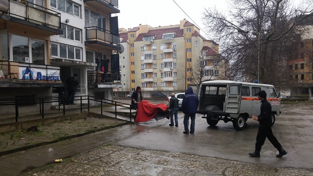 Само в БЛИЦ: Втори труп във варненския приют за седмица! (СНИМКИ +18)