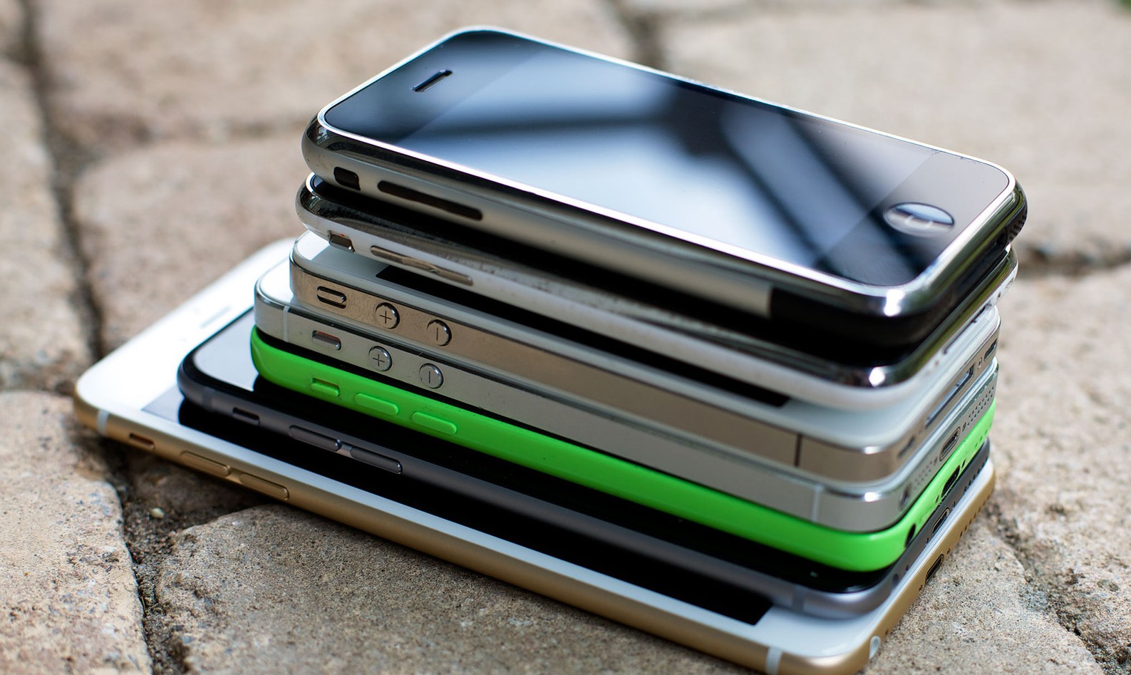 Apple май планира непромокаем iPhone
