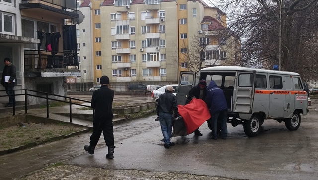 Само в БЛИЦ: Втори труп във варненския приют за седмица! (СНИМКИ +18)