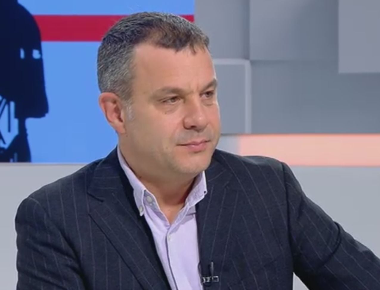 Емил Кошлуков се оказа голям играч, върти млади гаджета