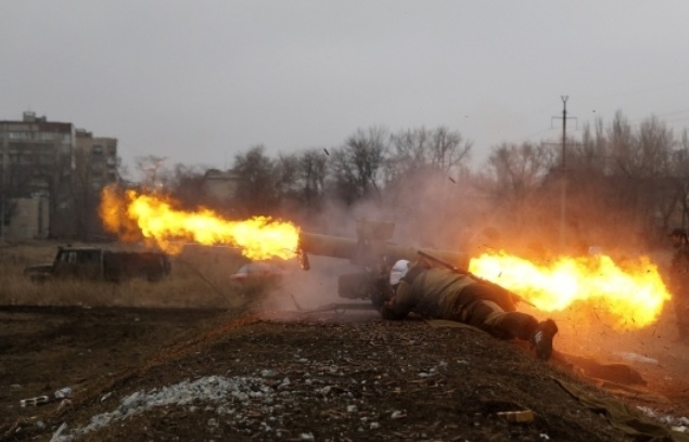 Украински снаряд се взриви на жп гарата в Донецк