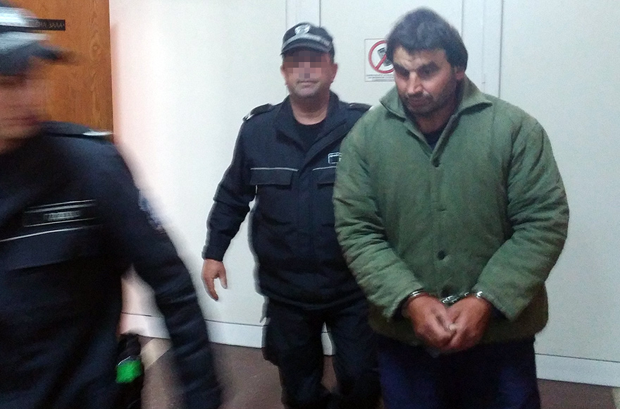 Само в БЛИЦ: Това е човекът, който кла с брадва майка и дъщеря в Аврен!