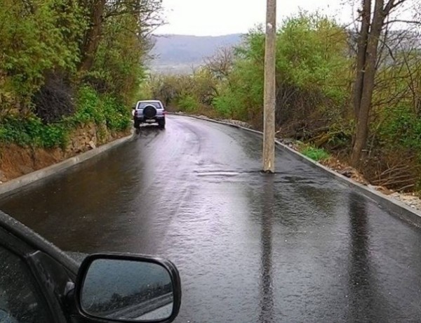 Дирек на пътя в Трънско взриви Фейсбук