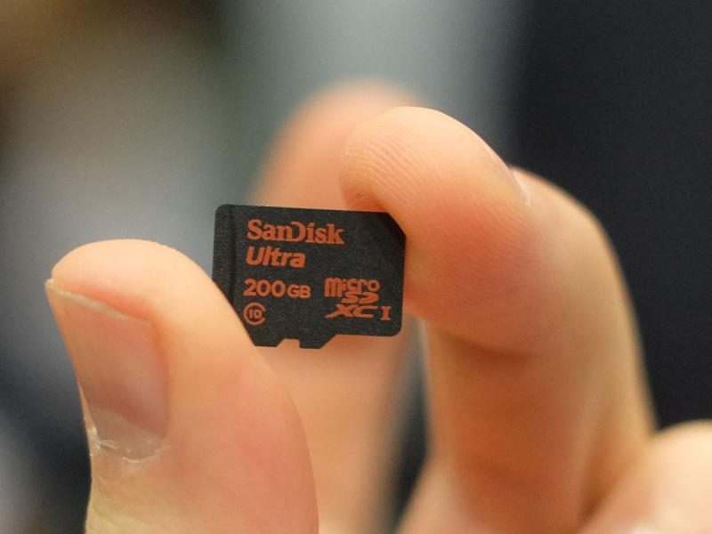 Първата в света microSD карта с 200GB памет 