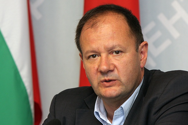 Миков: Отново търсим врага с партиен билет